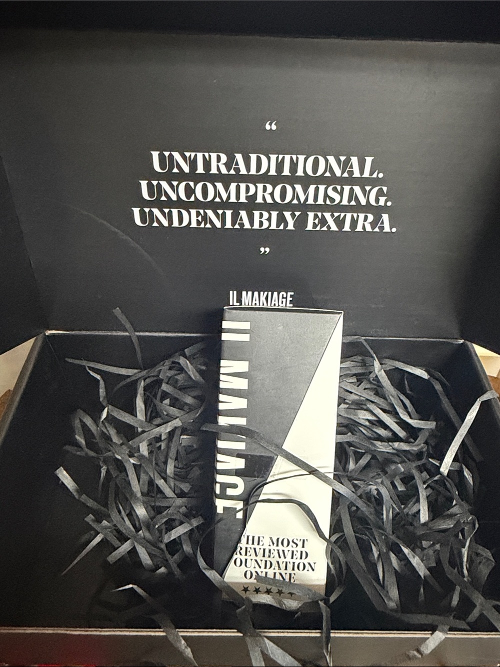 IL MAKIAGE Men Grooming Foundation - Black and White Packaging